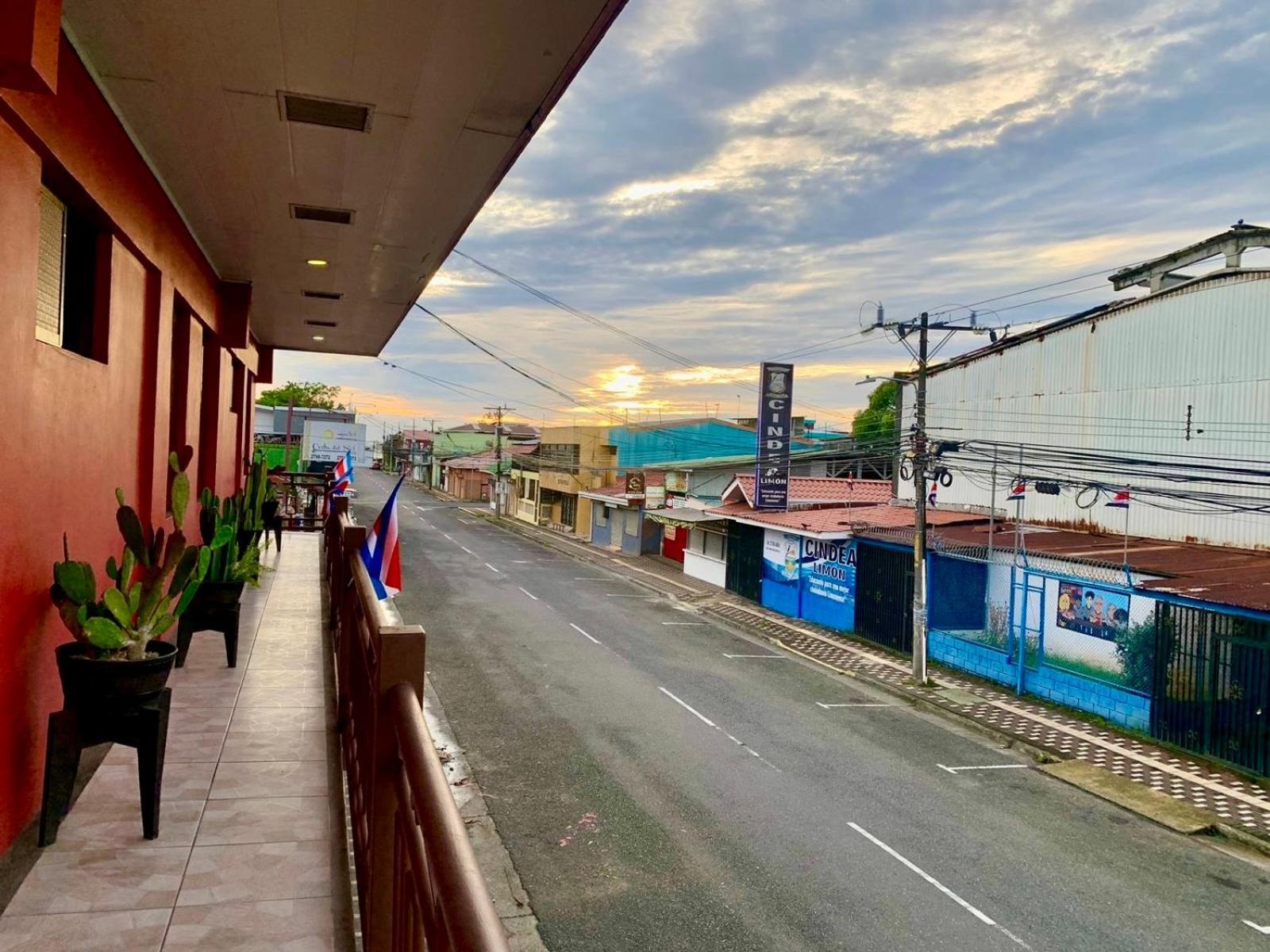 Hotel Costa del Sol Puerto Limon Esterno foto